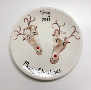 Reindeer design with foorprints